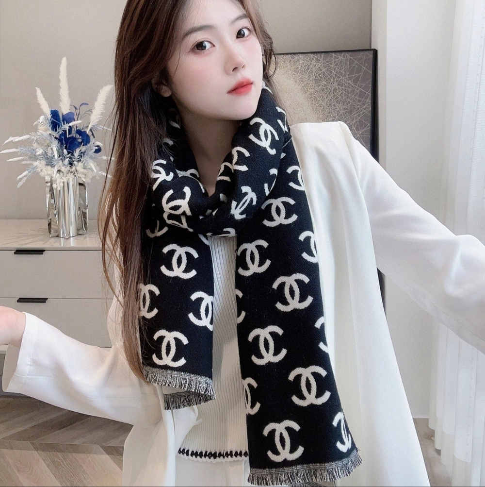 BNIB! Authenticated CHANEL CC Reversible Cashmere & Wool Scarf WRAP BLACK WHITE - Picture 3 of 16